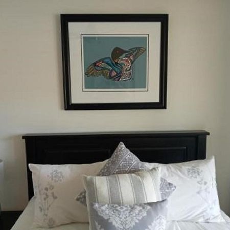Tranquil Waterfront Condo Kelowna Buitenkant foto