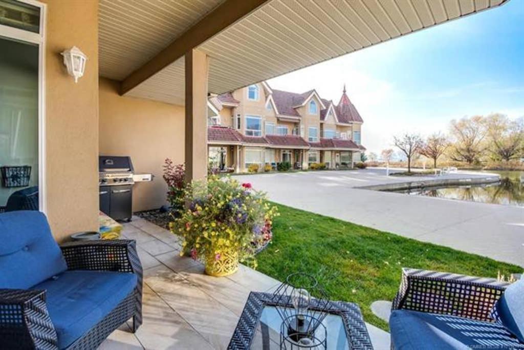 Tranquil Waterfront Condo Kelowna Buitenkant foto