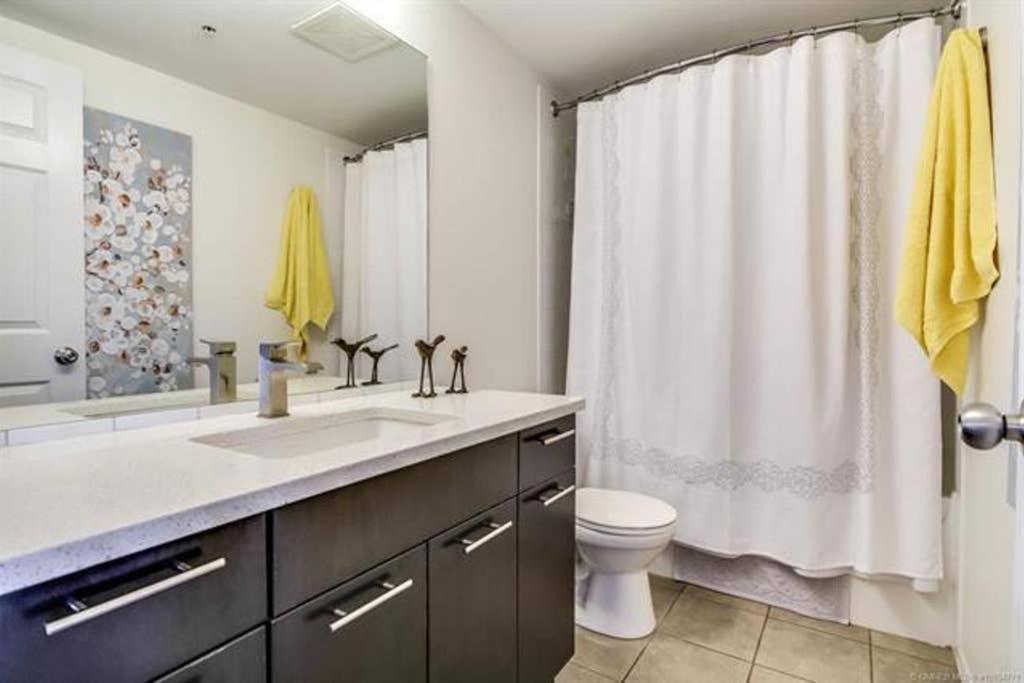 Tranquil Waterfront Condo Kelowna Buitenkant foto
