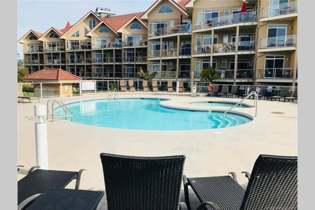 Tranquil Waterfront Condo Kelowna Buitenkant foto