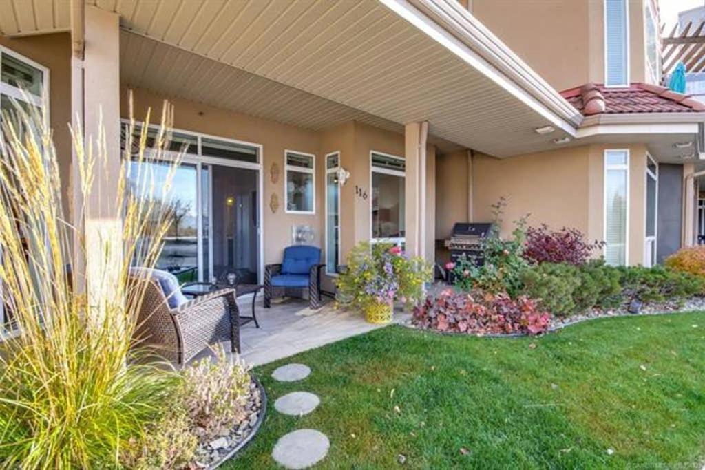 Tranquil Waterfront Condo Kelowna Buitenkant foto