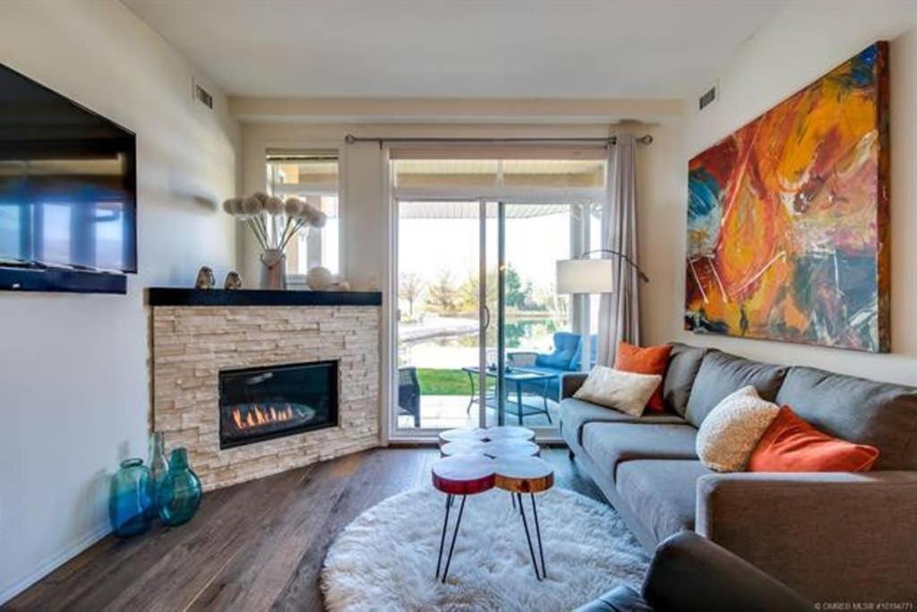 Tranquil Waterfront Condo Kelowna Buitenkant foto