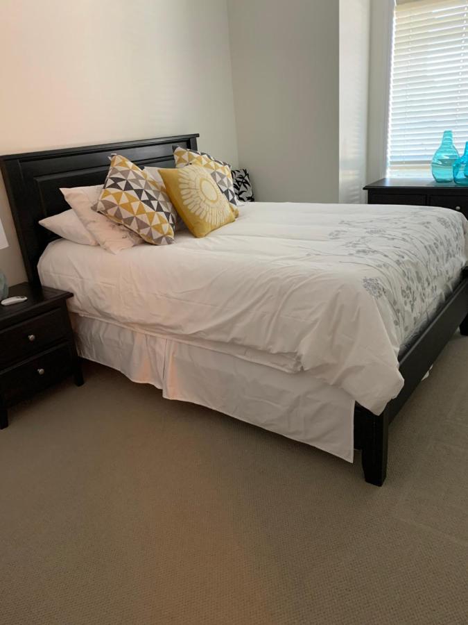 Tranquil Waterfront Condo Kelowna Buitenkant foto